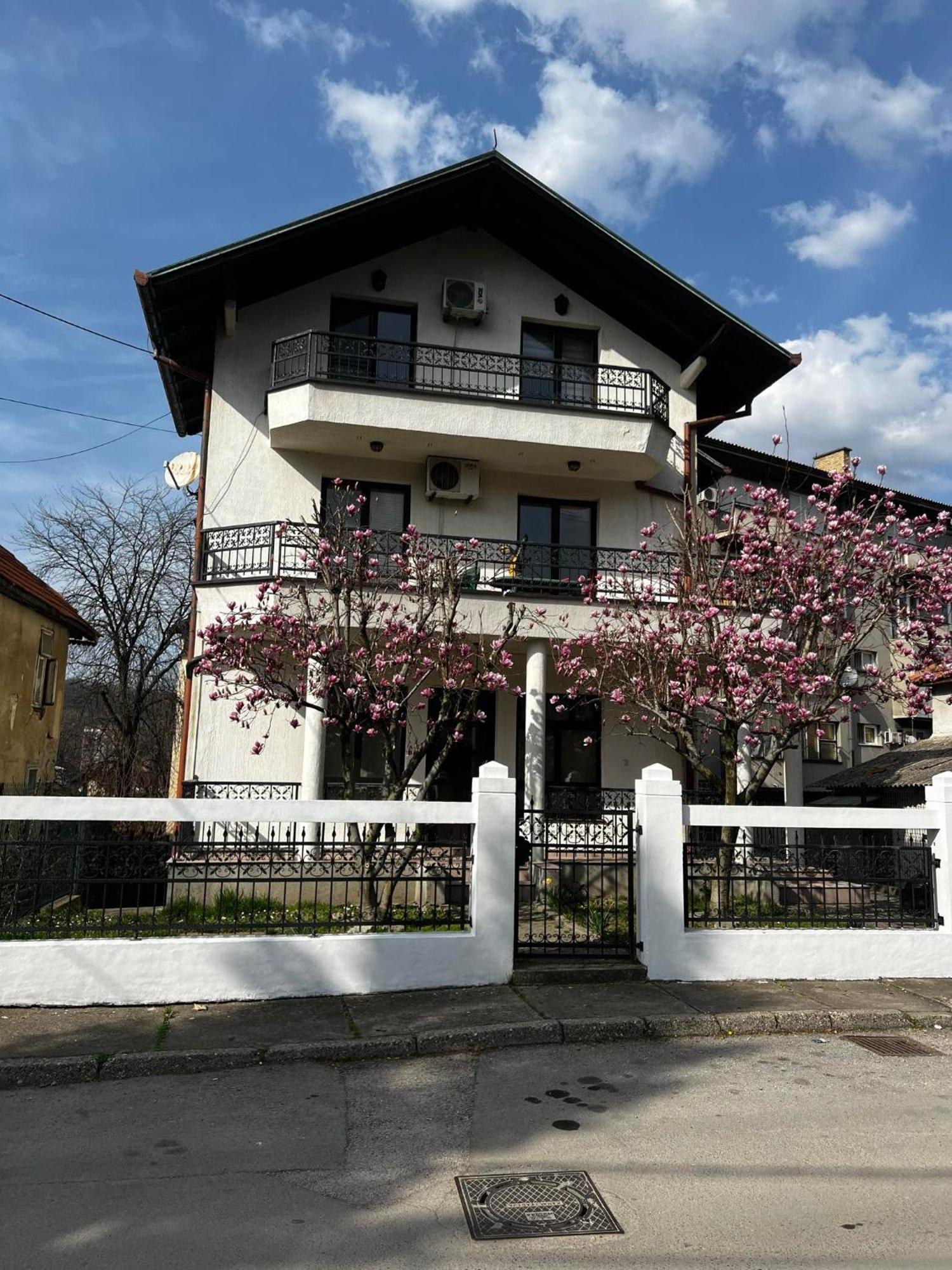 Hostel Tuzla Ngoại thất bức ảnh