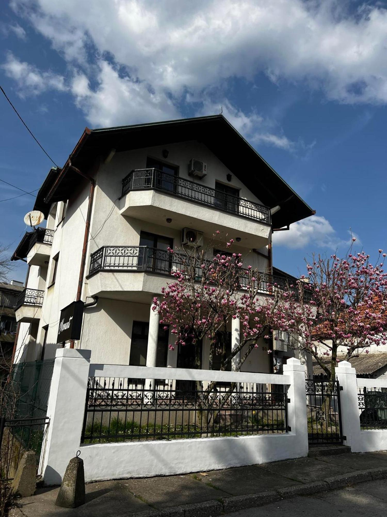 Hostel Tuzla Ngoại thất bức ảnh